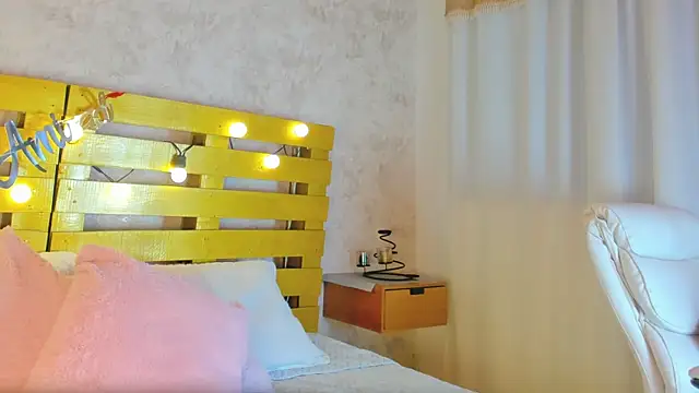 Snapshot of thalia888_ chatting on 09/26/25, 07:10 thalia888 online show from 09/26/25, 07:10