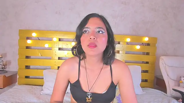 Snapshot of thalia888_ chatting on 10/04/25, 07:15 thalia888 online show from 10/04/25, 07:15