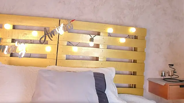 Snapshot of thalia888_ chatting on 09/24/25, 07:09 thalia888 online show from 09/24/25, 07:09