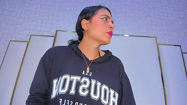 Snapshot of thalia888_ chatting on 11/29/25, 07:03 thalia888 online show from 11/29/25, 07:03