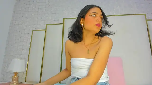 Snapshot of thalia888_ chatting on 11/16/25, 06:45 thalia888 online show from 11/16/25, 06:45