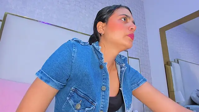 Snapshot of thalia888_ chatting on 11/28/25, 07:03 thalia888 online show from 11/28/25, 07:03