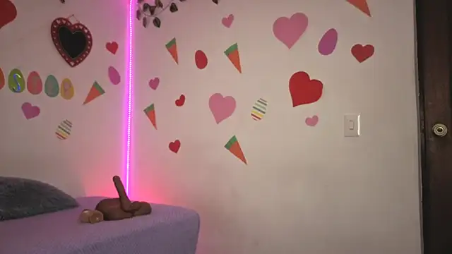 MiaCollinssx online show from 04/07/26, 05:15