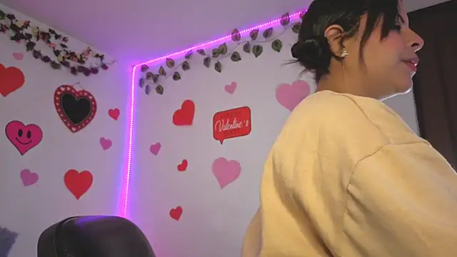 MiaCollinssx online show from 02/19/26, 12:57