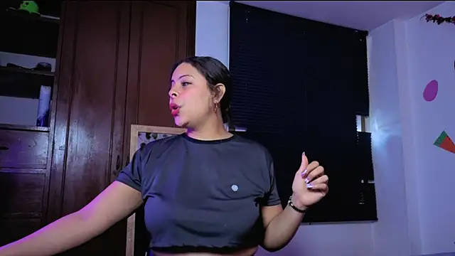 MiaCollinssx online show from 04/24/26, 02:19