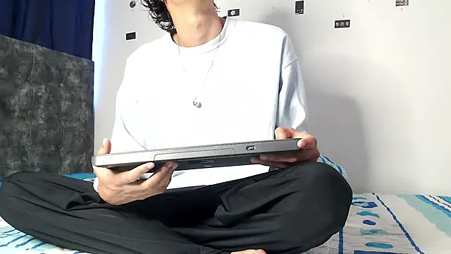 Snapshot of alexmark_ chatting on 04/02/26, 02:13 alexmark online show from 04/02/26, 02:13
