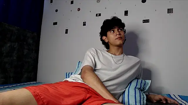 Snapshot of alexmark_ chatting on 05/12/26, 04:57 alexmark online show from 05/12/26, 04:57
