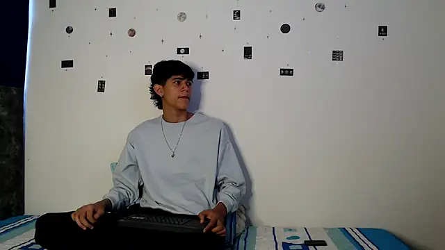 Snapshot of alexmark_ chatting on 03/26/26, 01:42 alexmark online show from 03/26/26, 01:42