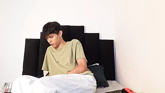 alexmark  online show from 10/30/25, 02:14