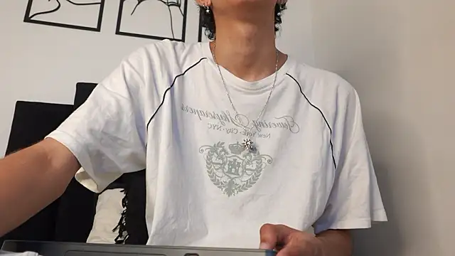 Snapshot of alexmark_ chatting on 02/05/26, 01:40 alexmark online show from 02/05/26, 01:40