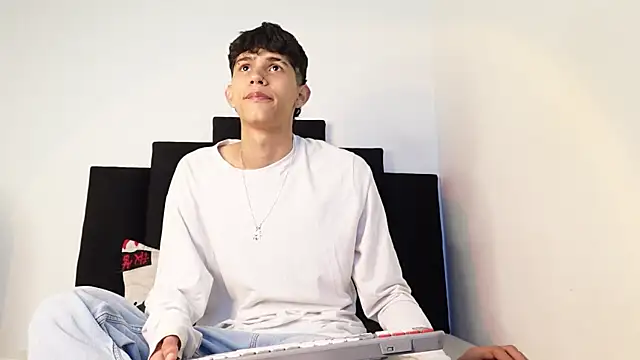 alexmark  online show from 11/06/25, 01:37