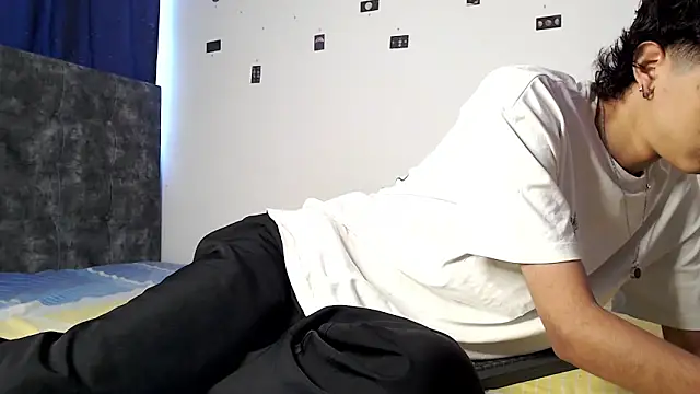 Snapshot of alexmark_ chatting on 04/16/26, 05:03 alexmark online show from 04/16/26, 05:03