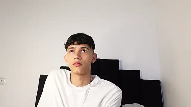 alexmark  online show from 09/26/25, 01:51