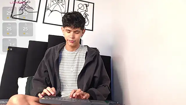 Snapshot of alexmark_ chatting on 01/13/26, 01:59 alexmark online show from 01/13/26, 01:59