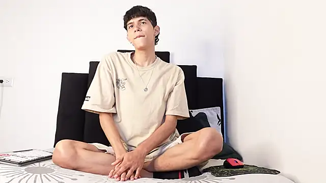 alexmark  online show from 10/24/25, 01:43