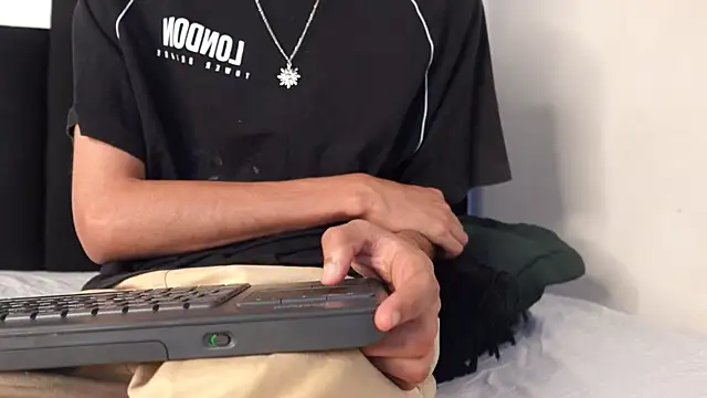 Snapshot of alexmark_ chatting on 02/18/26, 01:18 alexmark online show from 02/18/26, 01:18