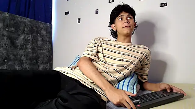 Snapshot of alexmark_ chatting on 04/21/26, 04:57 alexmark online show from 04/21/26, 04:57