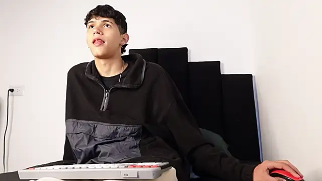 alexmark  online show from 10/10/25, 01:45