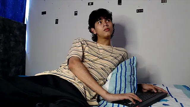 Snapshot of alexmark_ chatting on 05/21/26, 06:16 alexmark online show from 05/21/26, 06:16