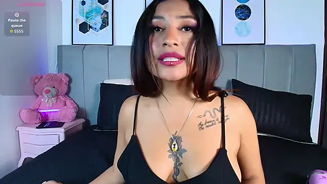 Snapshot of Naiaa_Cruz chatting on 10/16/25, 07:44 Naiaa Cruz online show from 10/16/25, 07:44