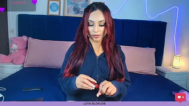 Naiaa Cruz online show from 04/15/26, 07:58