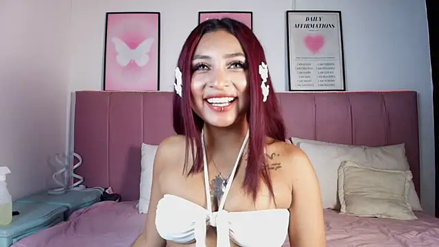 Naiaa Cruz online show from 03/16/26, 08:00