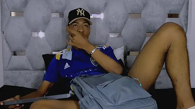 tiago xxx  online show from 10/17/25, 07:59