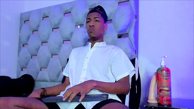 tiago xxx  online show from 10/01/25, 09:07