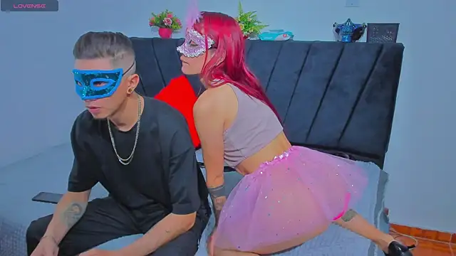 Snapshot of COUPLE25_33 chatting on 11/01/25, 11:04 COUPLE25 33 online show from 11/01/25, 11:04