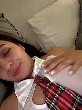 caronicole77 online show from 11/28/25, 05:18