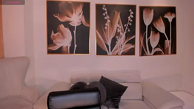 LeahNovac online show from 11/17/25, 11:14