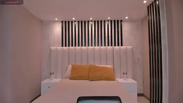 LeahNovac online show from 10/18/25, 11:34