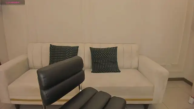 LeahNovac online show from 11/25/25, 11:10