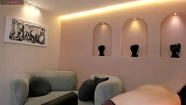 LeahNovac online show from 10/29/25, 11:42