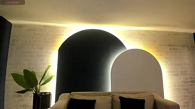 LeahNovac online show from 09/29/25, 11:05