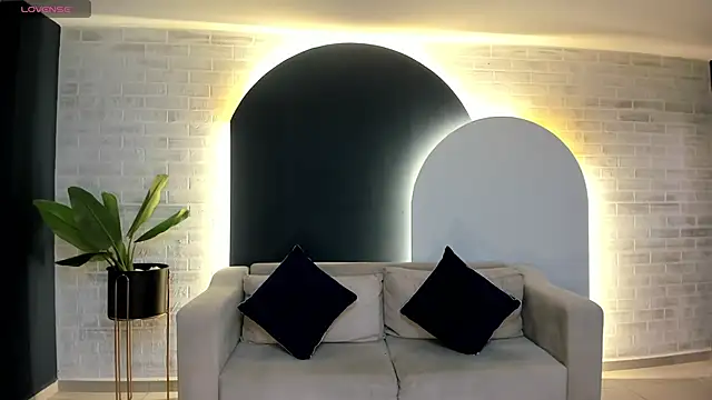 LeahNovac online show from 09/30/25, 11:05