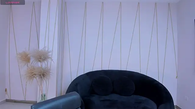 LeahNovac online show from 11/18/25, 11:24