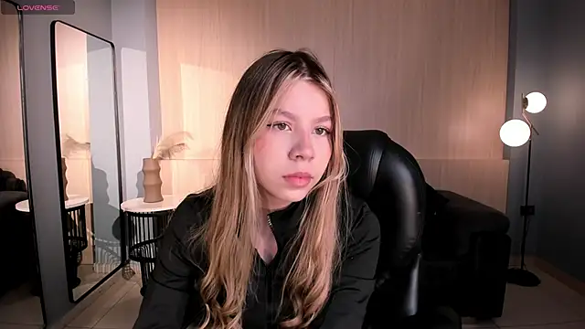 Snapshot of TiffannySins chatting on 06/16/26, 02:55 TiffannySins online show from 06/16/26, 02:55