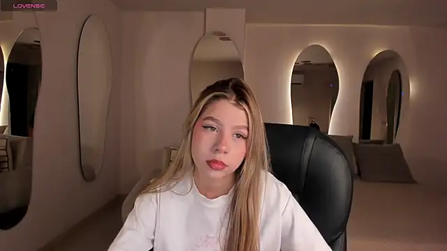 TiffannySins online show from 05/27/26, 03:03