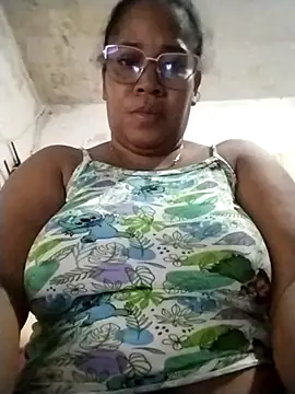 Snapshot of Big_ass_submissive chatting on 10/05/25, 12:29 Big ass submissive online show from 10/05/25, 12:29