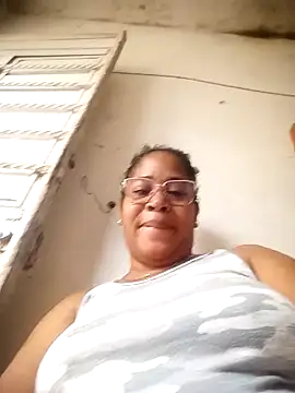 Snapshot of Big_ass_submissive chatting on 09/19/25, 06:01 Big ass submissive online show from 09/19/25, 06:01