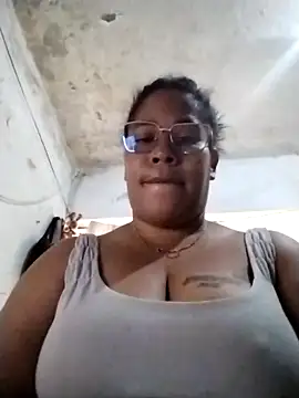 Snapshot of Big_ass_submissive chatting on 10/25/25, 01:23 Big ass submissive online show from 10/25/25, 01:23