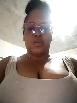 Snapshot of Big_ass_submissive chatting on 09/30/25, 02:28 Big ass submissive online show from 09/30/25, 02:28