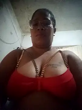 Snapshot of Big_ass_submissive chatting on 11/14/25, 12:31 Big ass submissive online show from 11/14/25, 12:31