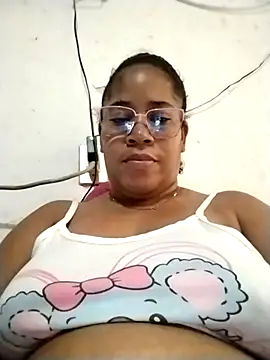 Snapshot of Big_ass_submissive chatting on 10/07/25, 01:01 Big ass submissive online show from 10/07/25, 01:01