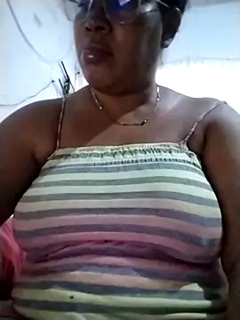 Snapshot of Big_ass_submissive chatting on 10/04/25, 01:01 Big ass submissive online show from 10/04/25, 01:01