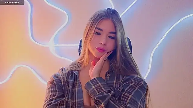 Snapshot of evapuffy chatting on 11/07/25, 10:31 evapuffy online show from 11/07/25, 10:31