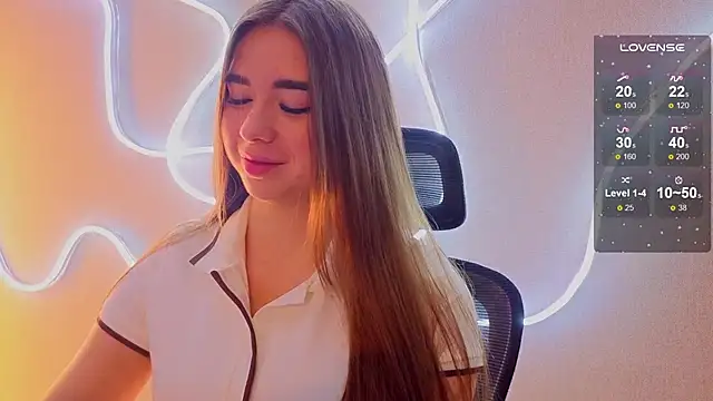 Snapshot of evapuffy chatting on 11/11/25, 10:21 evapuffy online show from 11/11/25, 10:21