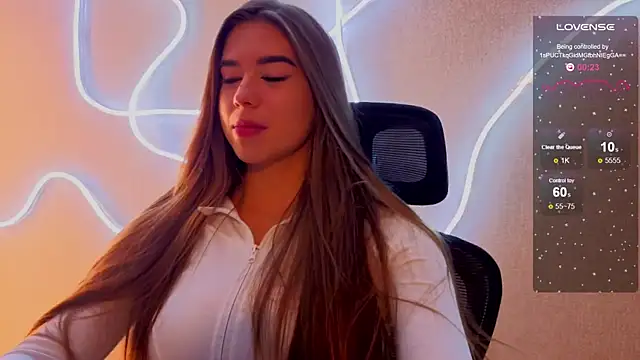 Snapshot of evapuffy chatting on 11/18/25, 10:18 evapuffy online show from 11/18/25, 10:18