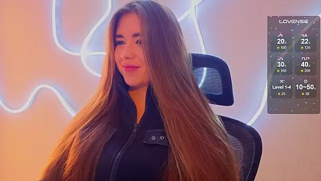 Snapshot of evapuffy chatting on 11/17/25, 10:19 evapuffy online show from 11/17/25, 10:19